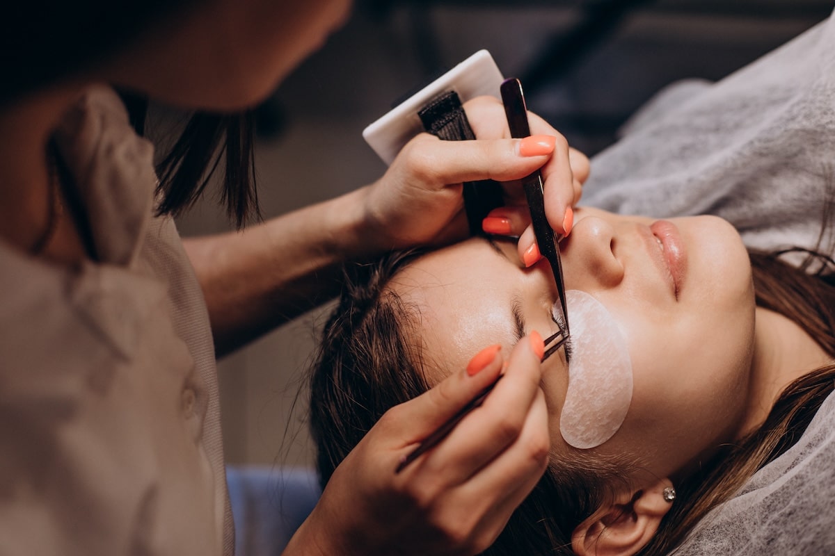 Professionelles Wimpernlifting bei Beauty Royal in Brüggen für perfekt geschwungene, längere Wimpern ohne Mascara